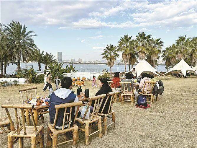 门“篷友”共筑文明露营新风尚新葡京娱乐城与自然为邻 厦(图5)