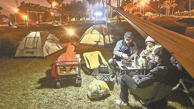 门“篷友”共筑文明露营新风尚新葡京娱乐城与自然为邻 厦(图6)